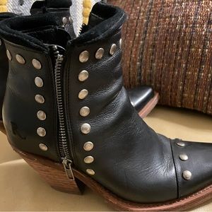 Black Leather Reba by Justin boots